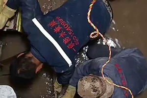扬州电梯井堵漏施工视频